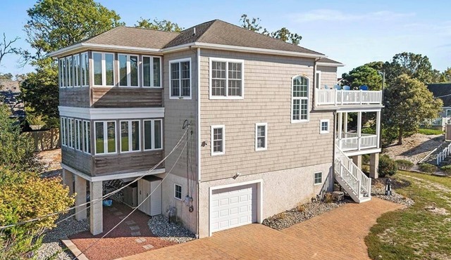 Spacious Bayside Retreat: Sleeps 18, 1/2 Block from Bay Beach, Game Room in Cape May