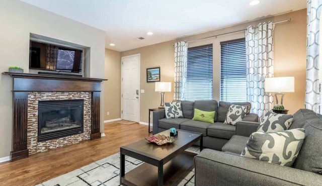 Spacious Family Friendly Townhome in Central Park