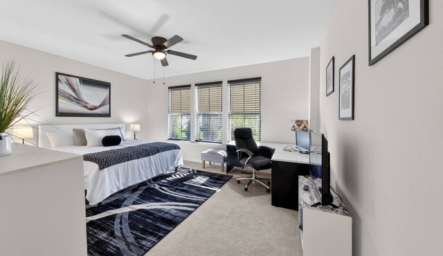 Spacious Family Gathering Spot - Sleeps 8 - BBQ