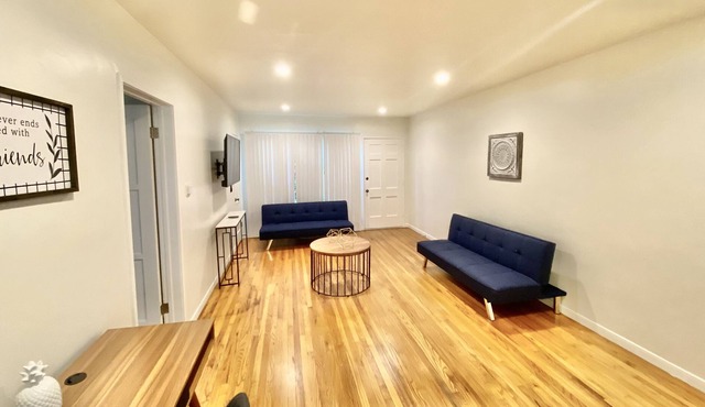 Spacious lux 2 bedroom Apt in TOP location in LA!