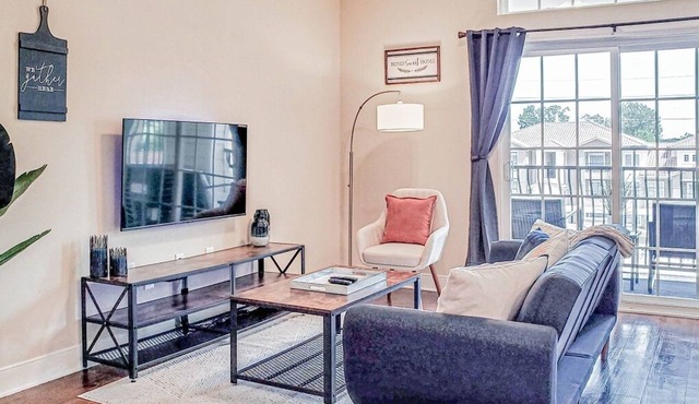 Spacious & Modern 2 Bedroom