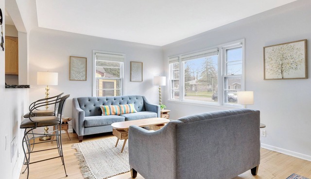 Spacious modern & central 3 bed/2 bath Renovated Garage W/D Pet-Friendly in St. Louis Park