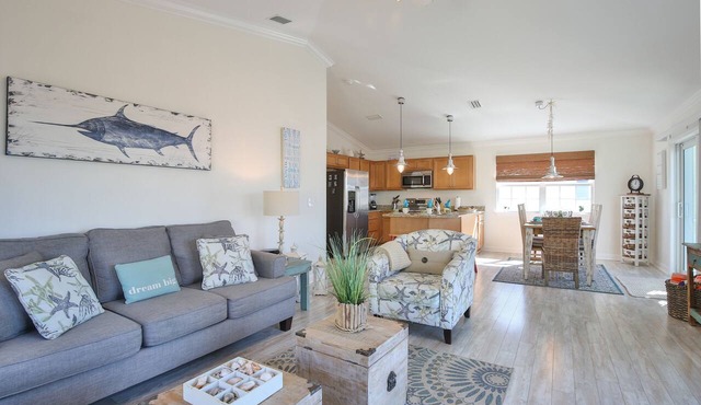 Starfish Unit B - Heated Shared Pool, Sunsets, Private Elevator & Rooftop Deck! in Bradenton Beach