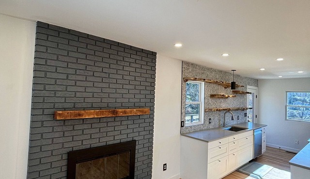 STONES THROW CHATEAU: Modern-Rustic 4 BR/2BA Mtn View Home close to EVERYTHINGnn in Canton
