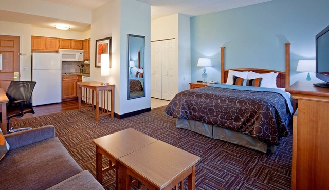 Studio in Eagan 5 Mns to Mall of America in Eagan
