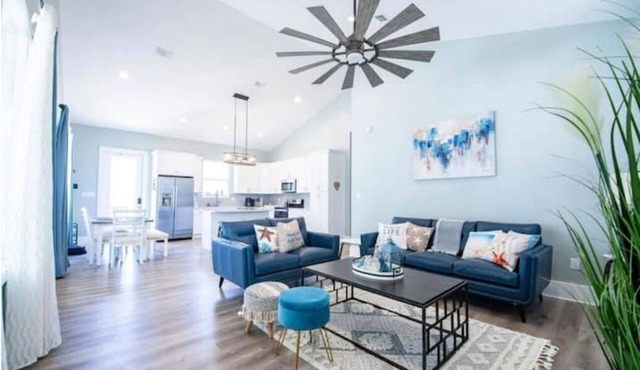 Stunning Comfortable Beach View House! Play Pool by the Beach! Great Family fun! in Gulfport