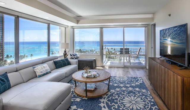 Stunning Direct Ocean & Lagoon Views – Luxury 2BR/2BA, 2 Lanais at the Ilikai