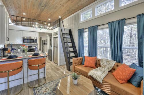 Stunning Mountain Tiny House Beautifully Design Ideal for Nature Lovers in Tennessee in Monteagle
