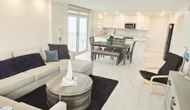 Stylish beachfront condo 2 bed 2 bath panoramic balcony sleeps 6 in Ormond Beach