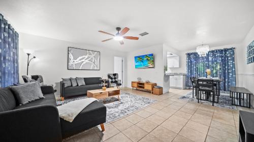 Sunny 3BR Oasis Water View 2 TVs Beach Gear Fenced Yard Pet Friendly