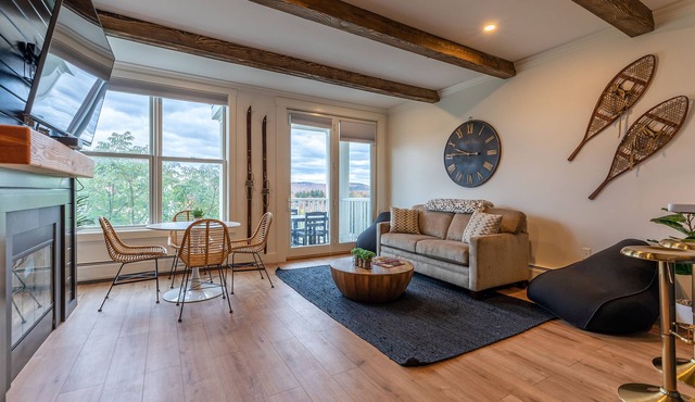 Sunrise at Stratton by Sunapee Stays - walk to lifts | pool | hot tub