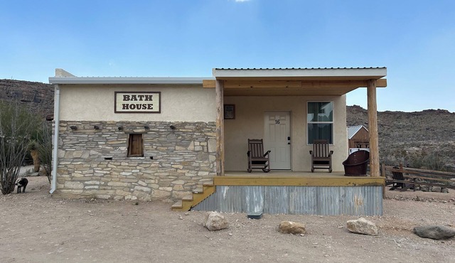 Ten Bits Ranch - Bath House room #16