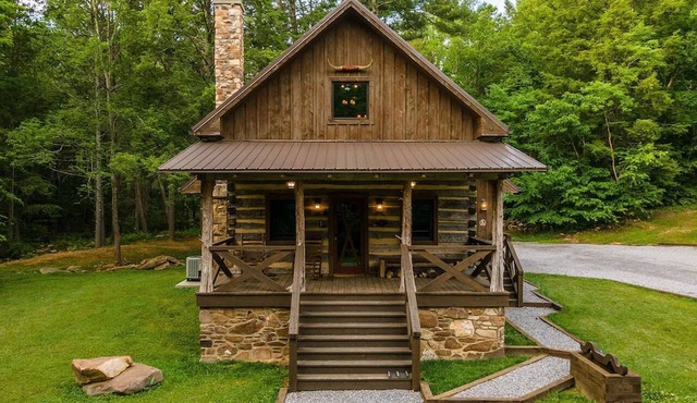 The Cowboy Cabin at Four Fillies Lodge w/Hot Tub