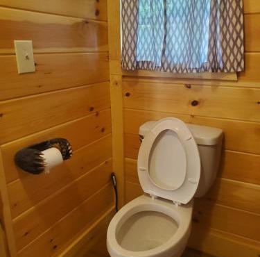 The Frontier - An Amish Built Deluxe Cabin in Genoa