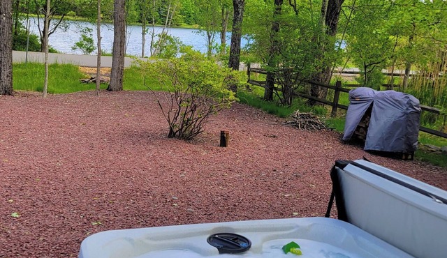 The Lily Pad, a Lakeside Poconos Cabin: Hot Tub, Dog Friendly, Near Big Boulder!