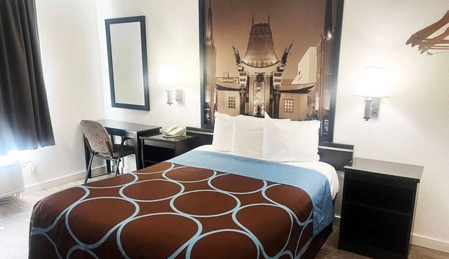 The Onyx Hotel Hollywood