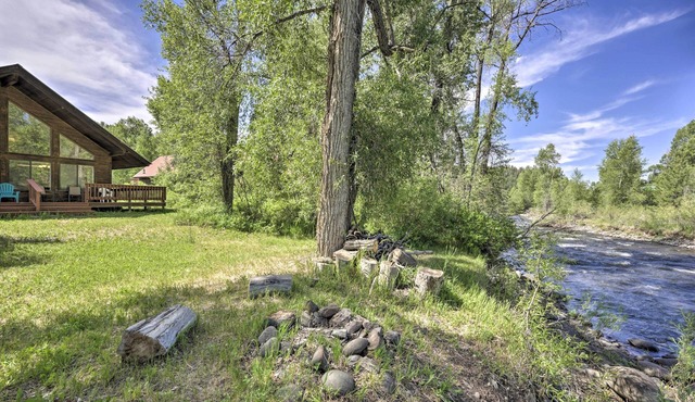 'The River Home' Cabin w/Yard: Near Wolf Creek!