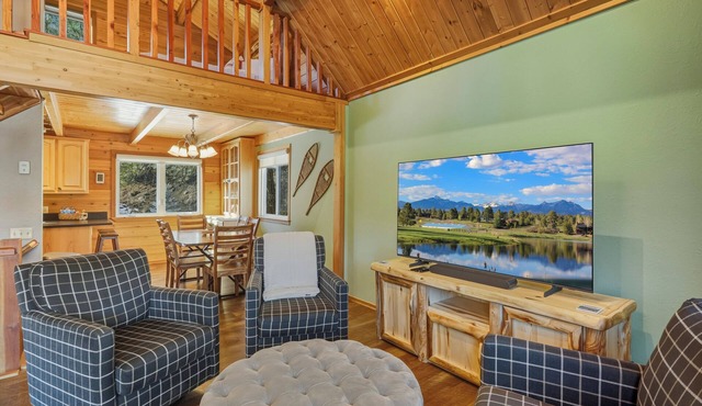 Three Little Bears Cabin - Riverfront - Pet Friendly