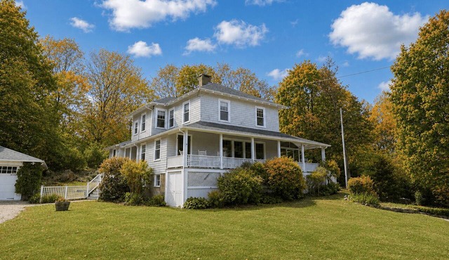 Tidebend: River views and gracious comfort in Gloucester