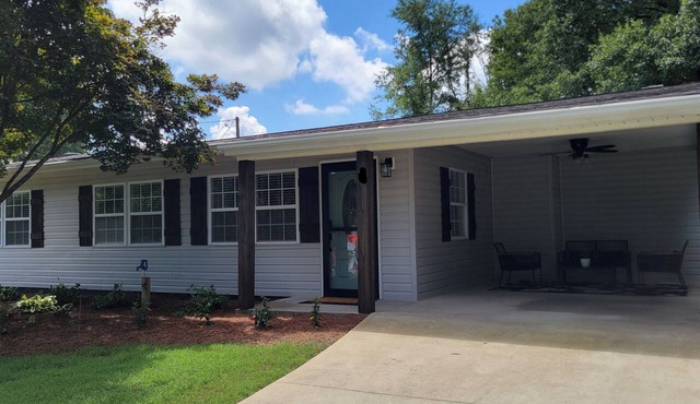 Trailside Hike & Bike Haven - 0.1 Mile from the Swamp Rabbit Trail!