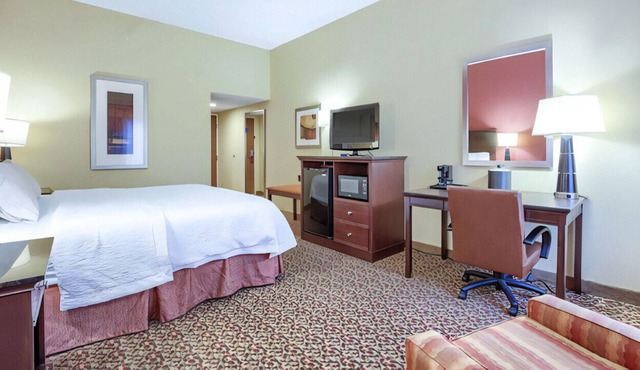 Tranquil & Elegant King Room! Modern Amenities