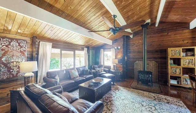 Tranquil Volcano Acres with Fireplace & Lanai