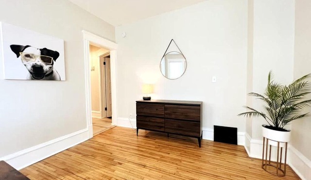 Trendy and Stylish 3BR Uptown Duplex in Minneapolis