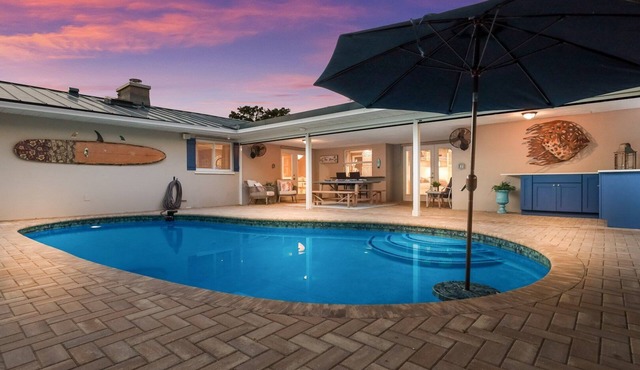 Tropical Tiki:Outdoor Oasis, Tiki Hut, Pool by Anna Maria Life Vacation Rentals in Bradenton