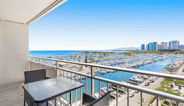 Tropical Waikiki Studio with Water Views & Shared Pools