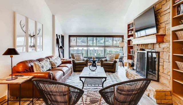 True Ski In/Out Luxury Condo w/fireplace, views