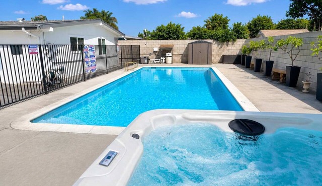 Twin Disney Villas 8BR, Pool, Mini Golf, Game