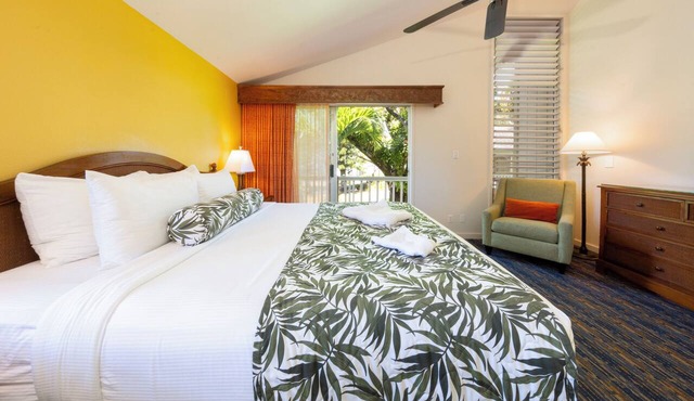 Two 1BR Condos w/Pool & Jacuzzi + Lanai + Beach Gear