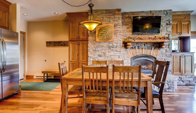 Unique & Modern 3 BR/2BA Condo- Ski-in/Ski-out in Crested Butte