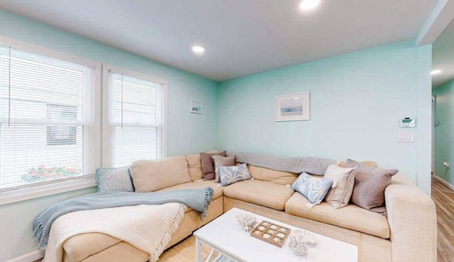 Updated dog-friendly home with gas grill, 2 pools, 2 tennis courts, fishing pier