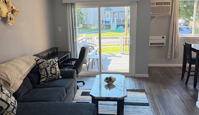 Urban Escape 12 mins from Phila Airport in Collingdale