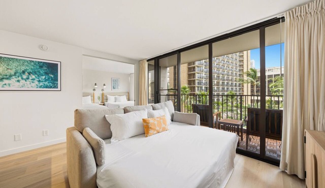 Waikiki Banyan: 1 BD, Parking, AC, Unit Wash/Dryer