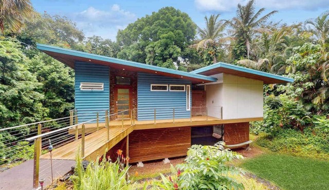Walk to Kehena Beach From a Tranquil Escape with W/D & WiFi