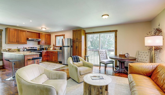 Walk to River: Couple’s Retreat in Kintnersville!