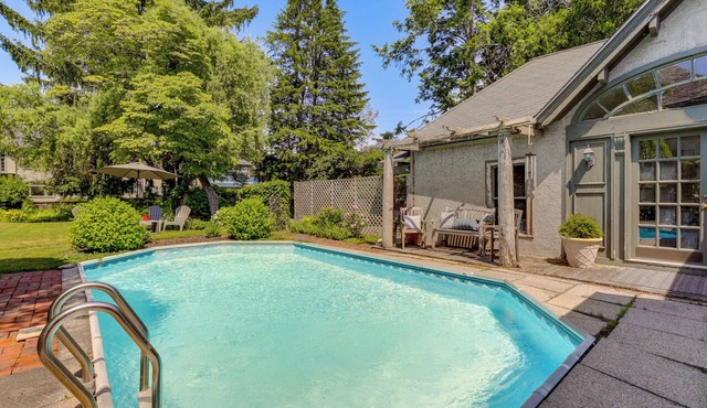Walkable Area! Historic 2-Home Worcester Retreat in Worcester