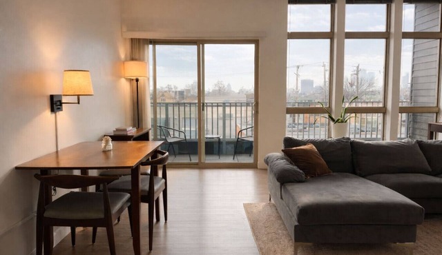 Walker`s Point Apt with Gym and Balcony | Sleeps 4-5 in Milwaukee