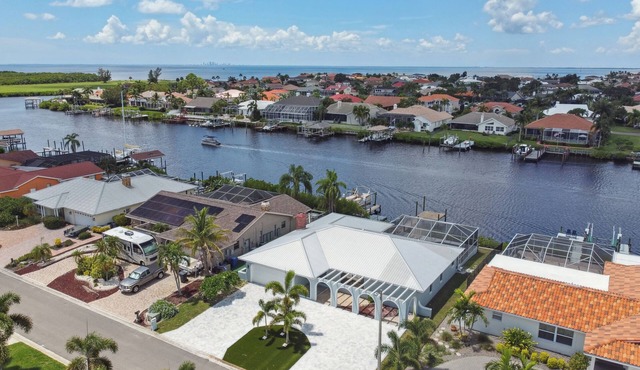 Waterfront, heated Pool, kayaks, Game room, fishing in Apollo Beach
