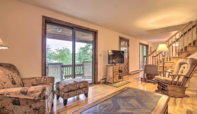 Waterfront New England House on Wickaboag Lake!