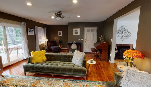 Winter Lore — 26 Private Acres, Game Room, Hot Tub & Pet-Friendly Near Killington