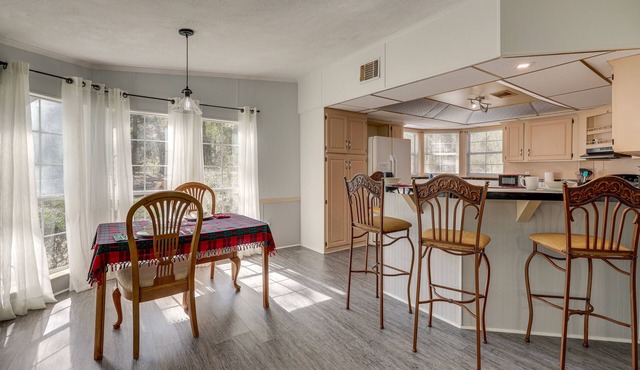 Work, Play & Explore! Retreat w/Deck in McAlpin in McAlpin