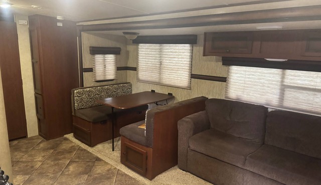 Your Peaceful Waterfront Getaway Camping/Fishing Experience with Country Living in Pineview