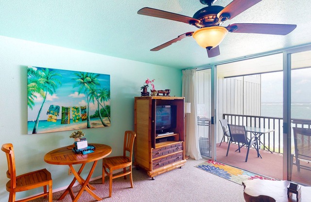 Oceanfront home w/views of Wailua Bay, WiFi, shared pool, balcony, private W/D