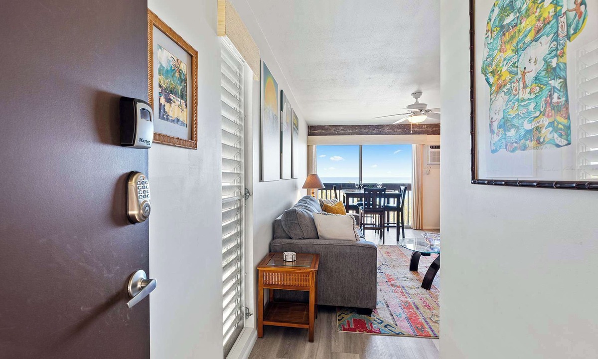 Historic Kailua Village Apartment | Kona Mansions 5-minute Walk to Honls Beach