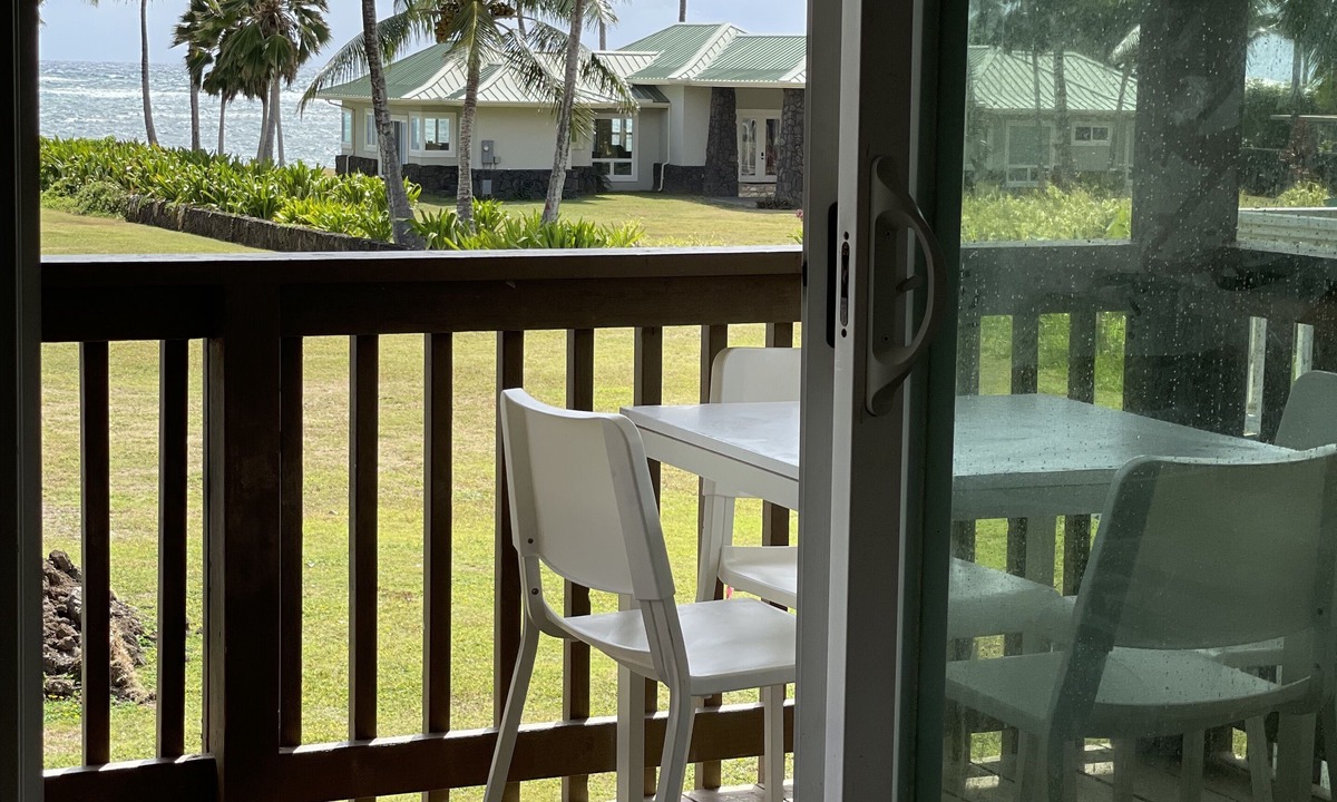 Hauula House | Exotic Oceanfront 5 bedroom 3 bathroom house w/AC