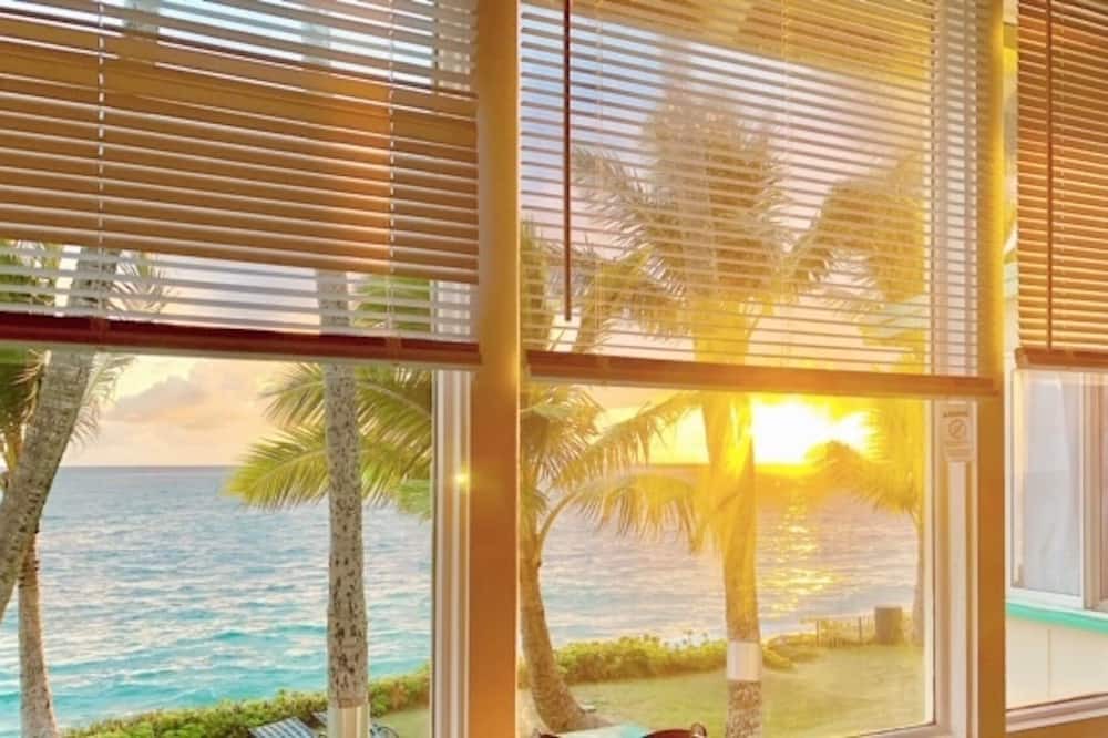 Punaluu Cottage | Breathtaking Ocean Views Beach Cottage