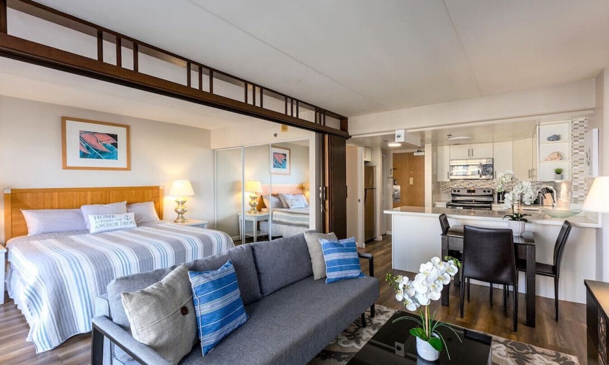 Waikiki Apartment | 1519 · Ilikai Collection # 9. Beachfront Resort, upgraded
